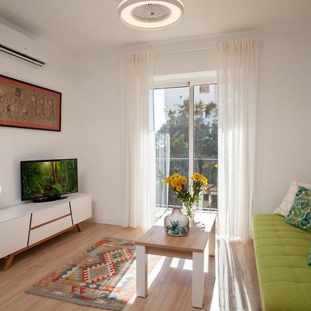 Lovely Beachfront Apartment In Calahonda Sitio de Calahonda Esterno foto