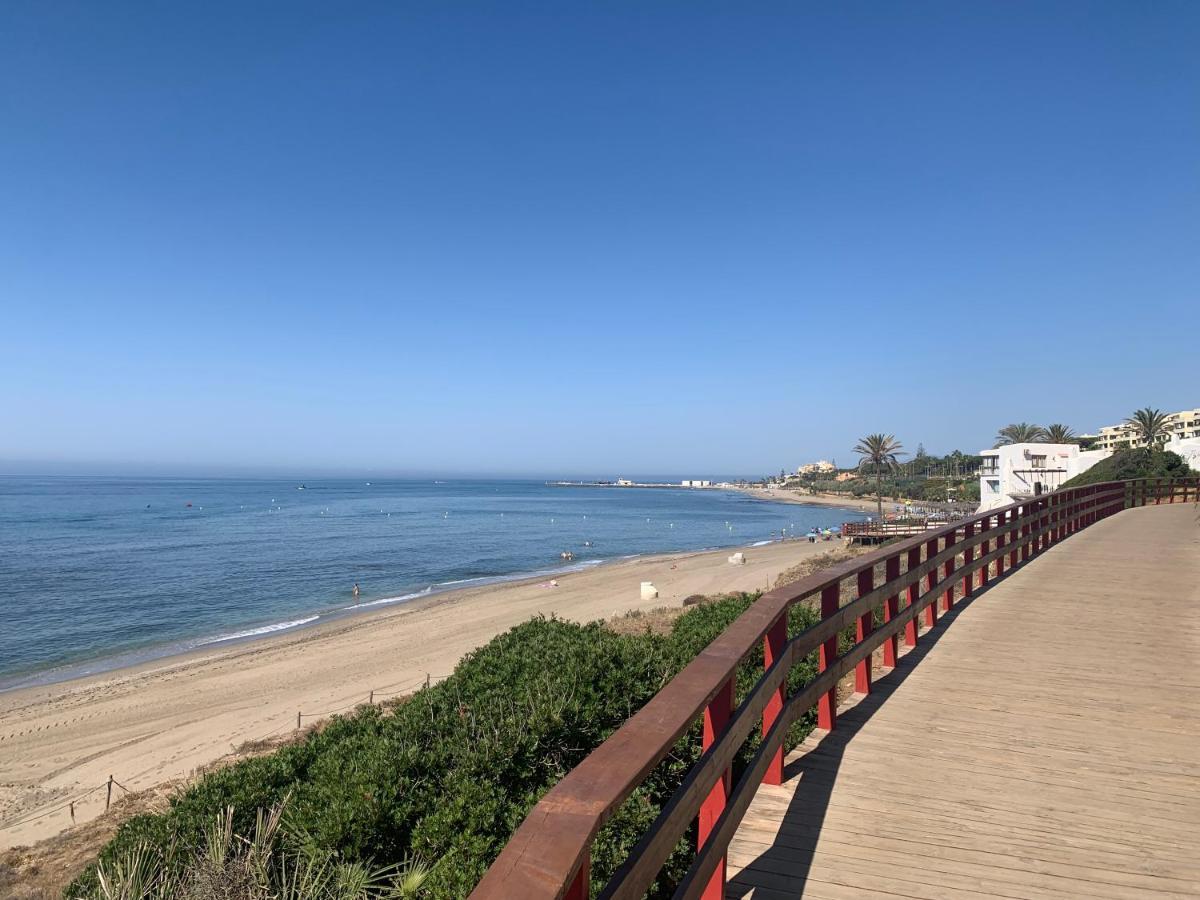 Lovely Beachfront Apartment In Calahonda Sitio de Calahonda Esterno foto