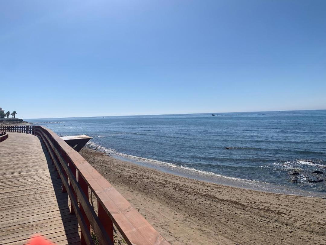 Lovely Beachfront Apartment In Calahonda Sitio de Calahonda Esterno foto